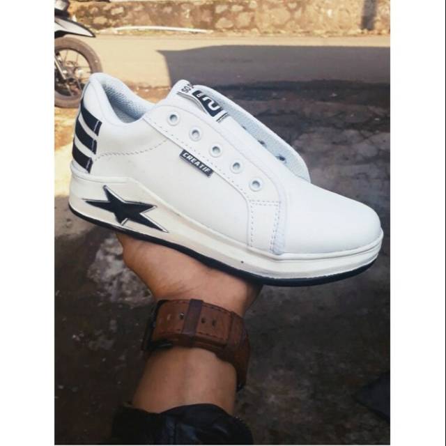 EGH Sepatu Wanita Sneaker CR18