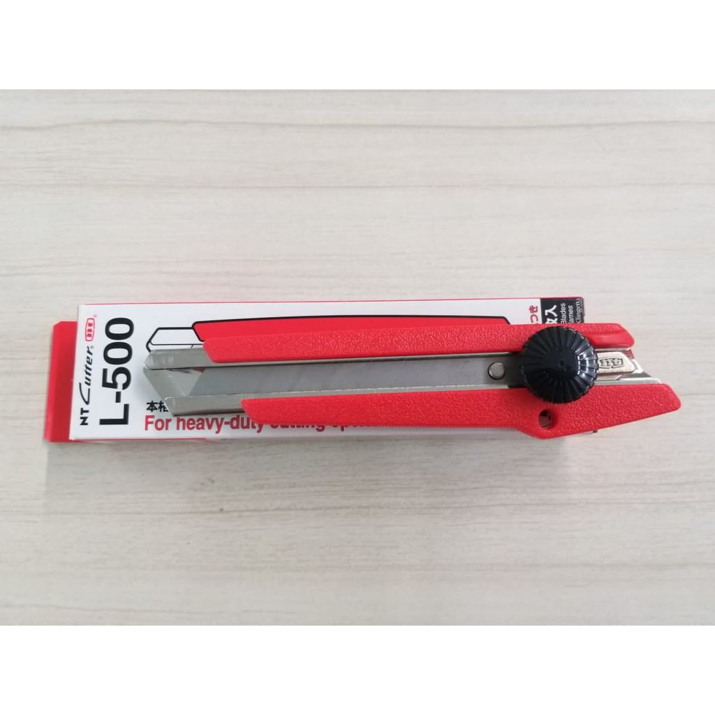 

Cutter / Pemotong Kertas / Pisau Cutter Merk NT L-500 39010500