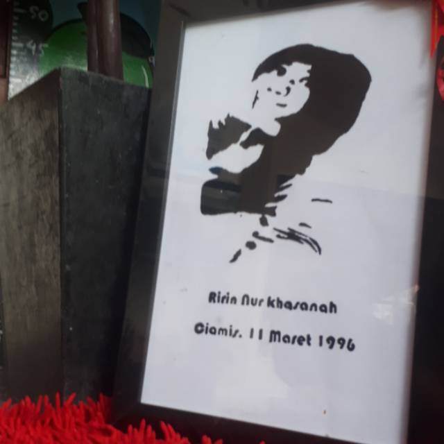 

Kado ulang tahun murah/ lukis balik kaca ukuran 22x33