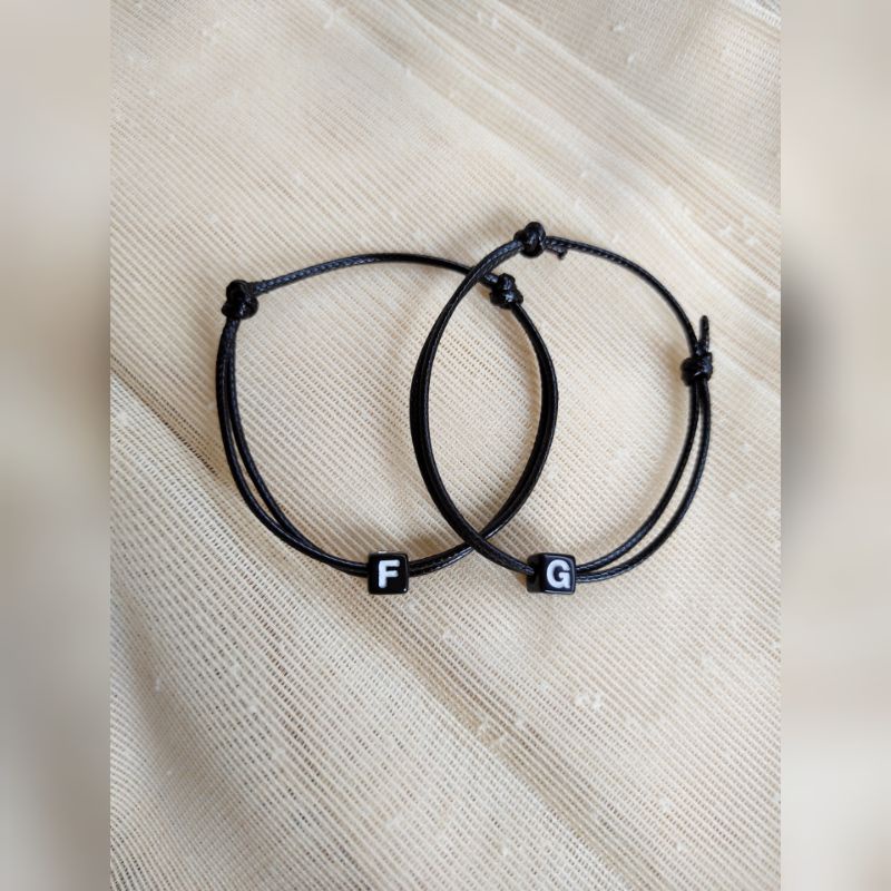  A T Gelang  Inisial  Huruf  KOTAK HITAM Bisa Couple 