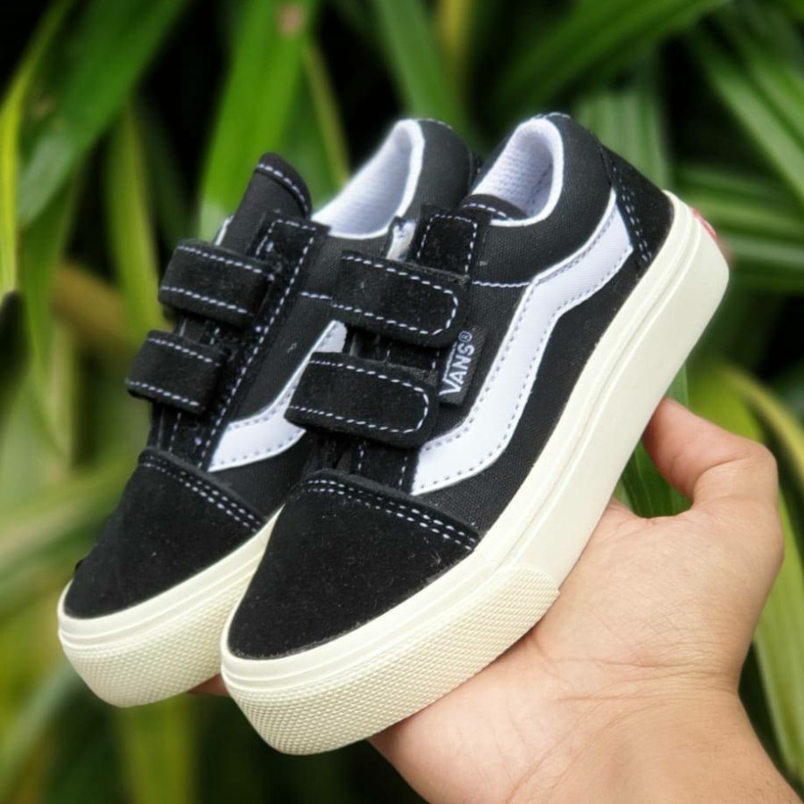 SEPATU VANS IMPOR KIDS VELCRO BLACK WHITE HITAM PUTIH KADO ANAK KECIL TK SD COWOK CEWEK SEKOLAH