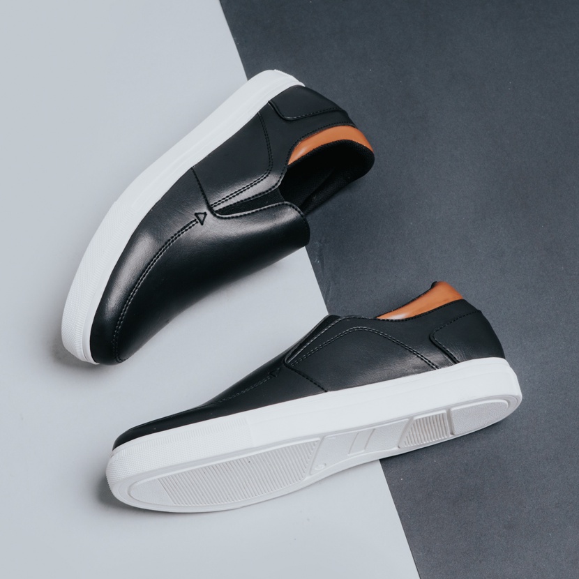 ALISSON WHITE ORIGINAL x LVNATICA Sepatu Slip On Putih Pria Slop Simple Casual Selop Jalan Santai Kuliah Hangout Main Nongkrong Loafers Pesta Kondangan Loafer Distro Semi Kulit Premium Footwear Big Size Jumbo Ukuran Besar 44 Keren Terbaru Kekinian Branded