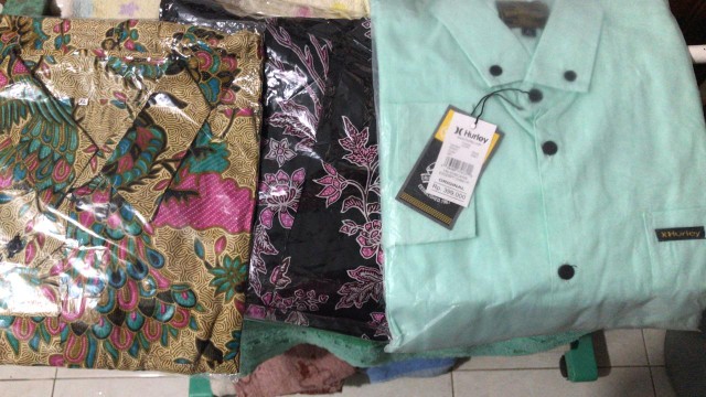 Kemeja Batik Pria Lengan Panjang Motif Merak Tosca