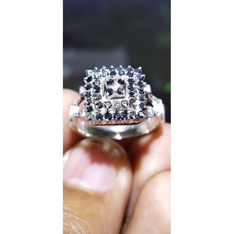 cincin berlian hitam