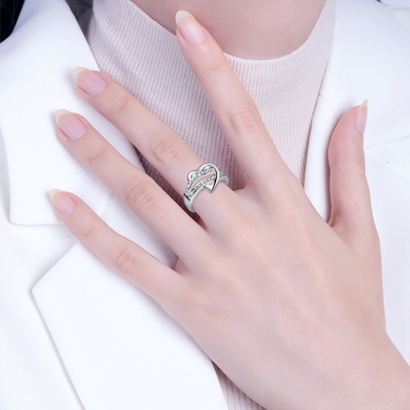 Cincin Berlian Bentuk Hati Untuk Pengantin Wanita