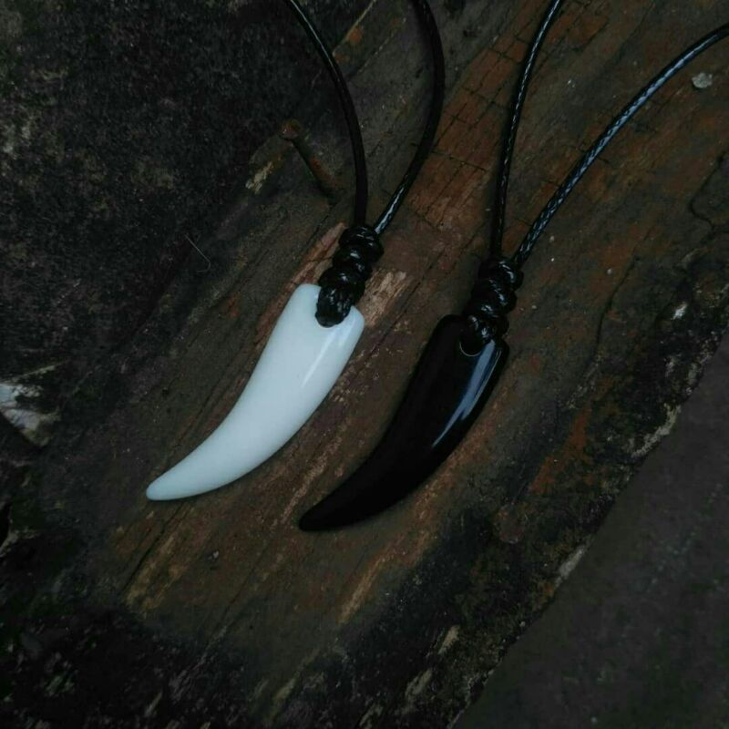 Kalung Tali Bandul Taring | Kalung Tali Pria