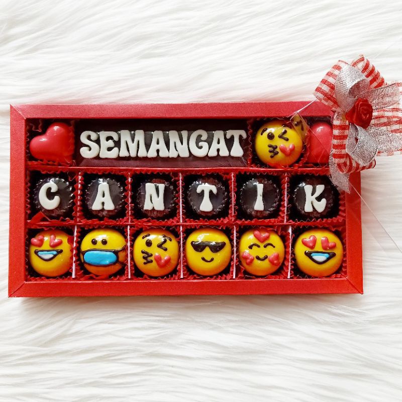 

(bisa cod) Kado coklat cinta tema emoji untuk sahabat pacar box sekat 18