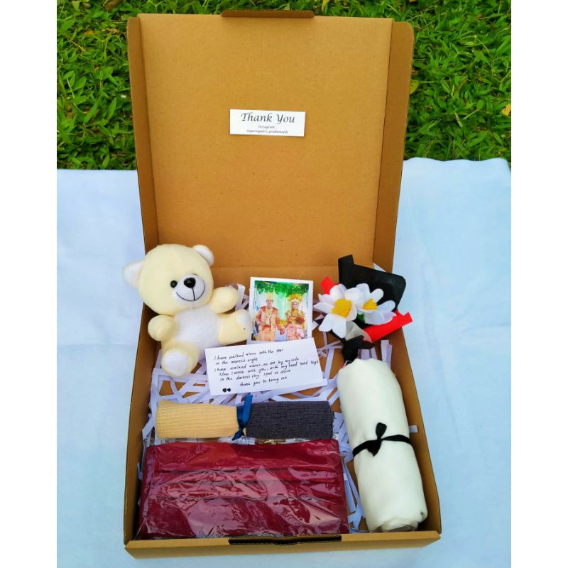 Hampers Hijab Bella Square Kado Ulang Tahun Wisuda Sempro Sidang Skripsi