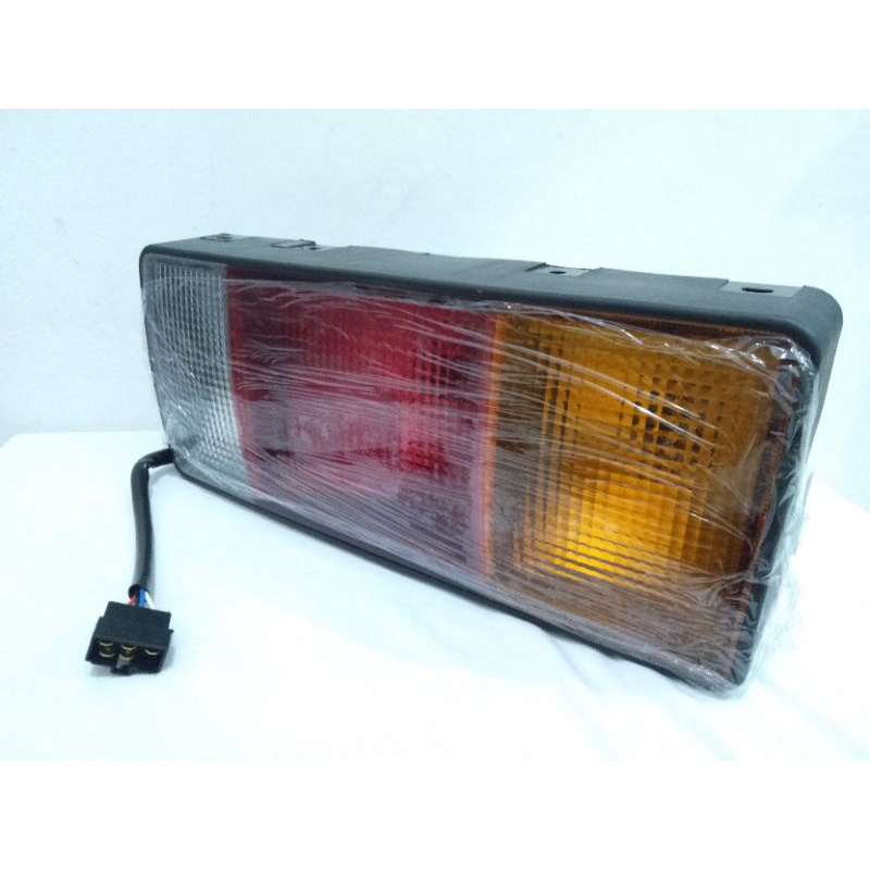 Stoplamp Lampu Belakang Truk Mitsubishi Colt Diesel Canter PS-135 PS110 PS125 PS125HD PS135 FE71 24V Lengkap Bohlam dan Soket