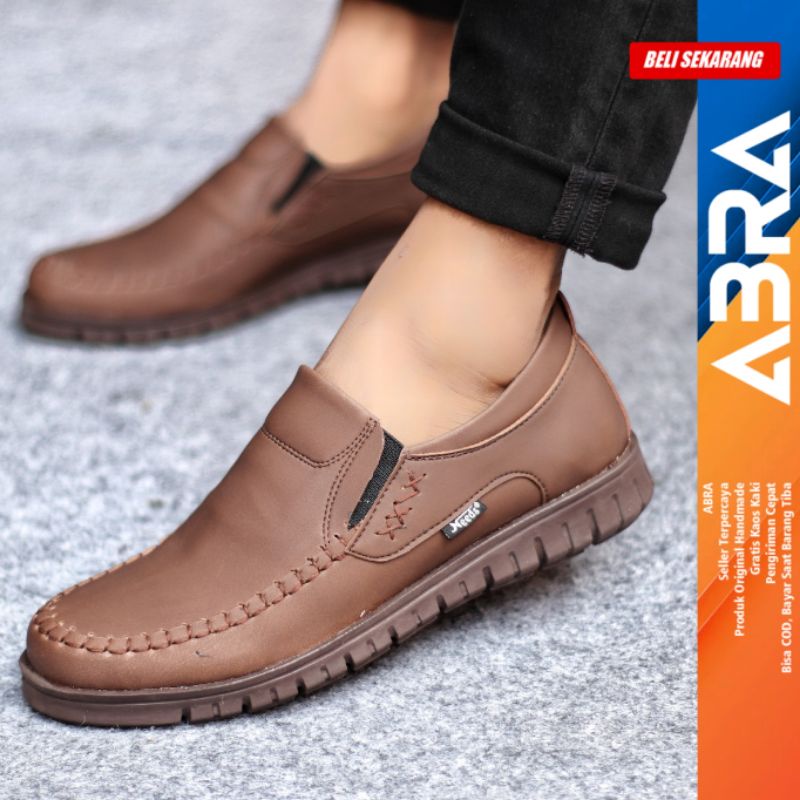 Sepatu Casual Pria Kasual Formal Slip On Kulit  Kerja Hitam Coklat