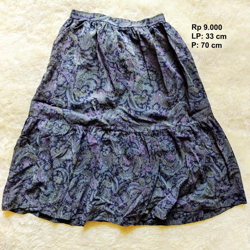 ROK GANTUNG DIBAWAH LUTUT | MOTIF