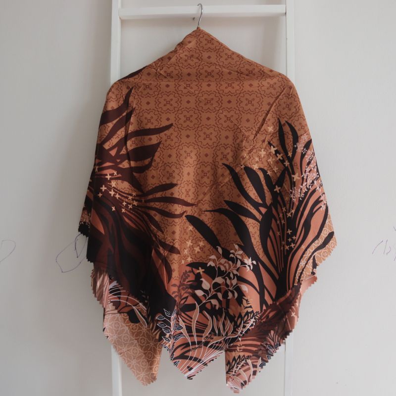 H156 - Segiempat Voal Syari 130x130 / Hijab Segiempat Syari / Jilbab Segi Empat Jumbo Motif Umama-Caramel