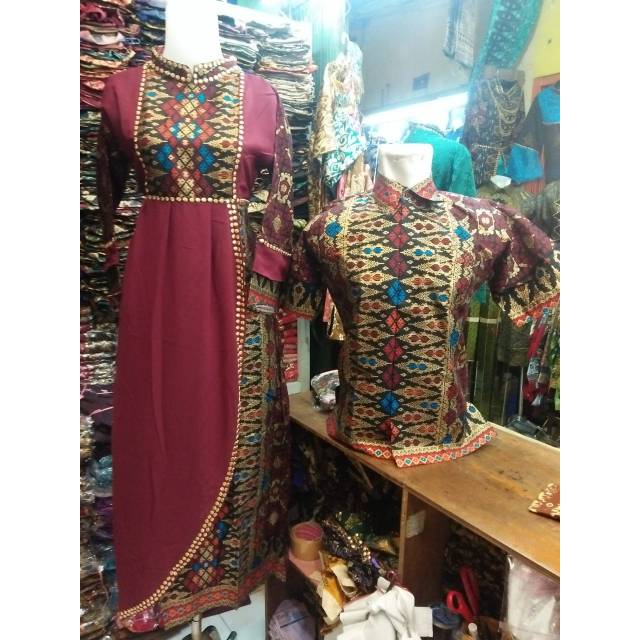 Couple baju songket Palembang