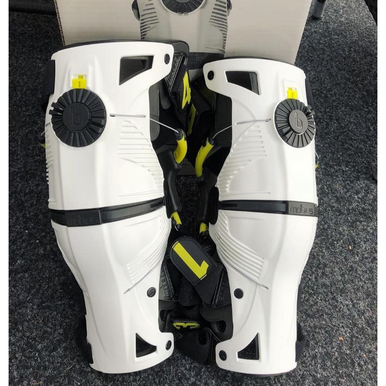 MOBIUS X8 KNEE BRACE WHITE YELLOW KNEE PROTECTOR MOBIUS X8 ORIGINAL