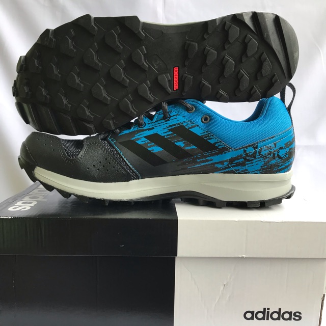 sepatu trail running adidas