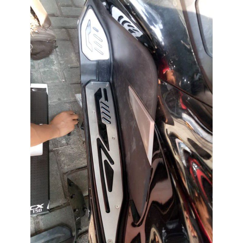 karpet/ Bordes Pijakan Kaki Honda PCX 150 Lokal Black Diamond Original