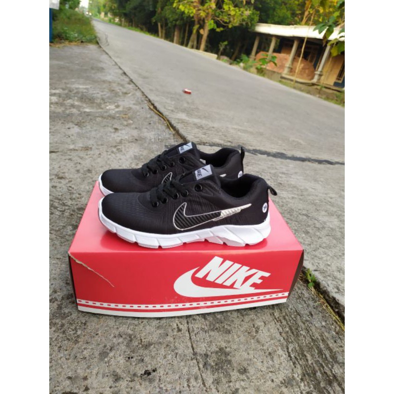 sepatu Nike anak sekolah keren