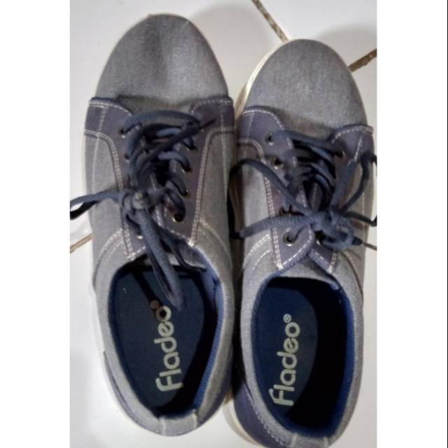 Preloved sepatu fladeo pria