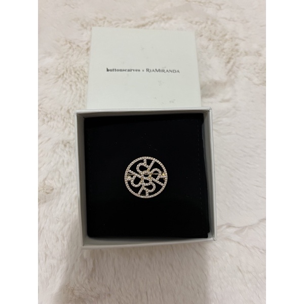 Buttonscarves X Ria Miranda Petite Round Brooch
