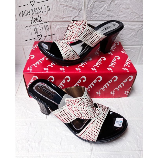 [PROMO TAHUN BARU] SANDAL WANITA CALBI HEELS / SANDAL PESTA-Daun krem 2D heels