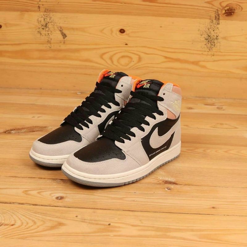 Jual Nike Air Jordan 1 Retro High Neutral Grey Hyper Crimson (IMPORT ...