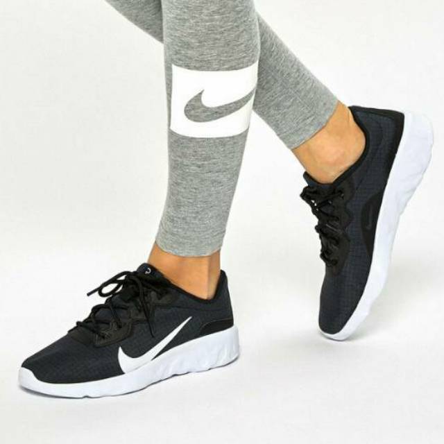 nike wmns explore strada