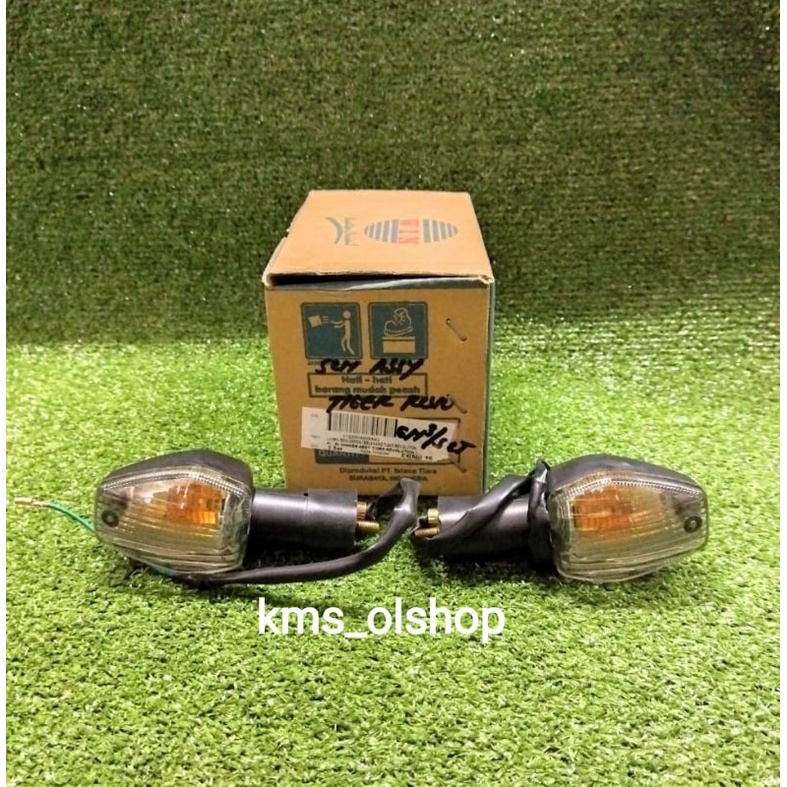 Lampu Sen Assy Depan / Belakang Tiger Revo Front Rear Winker Assy Tiger Revo Win ( 1 set/2 pcs )