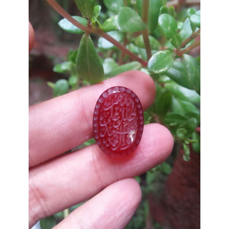 Akik Yaman Ahmar dengan ukiran kaligrafi اللهم صلي على محمد وال علي محمد