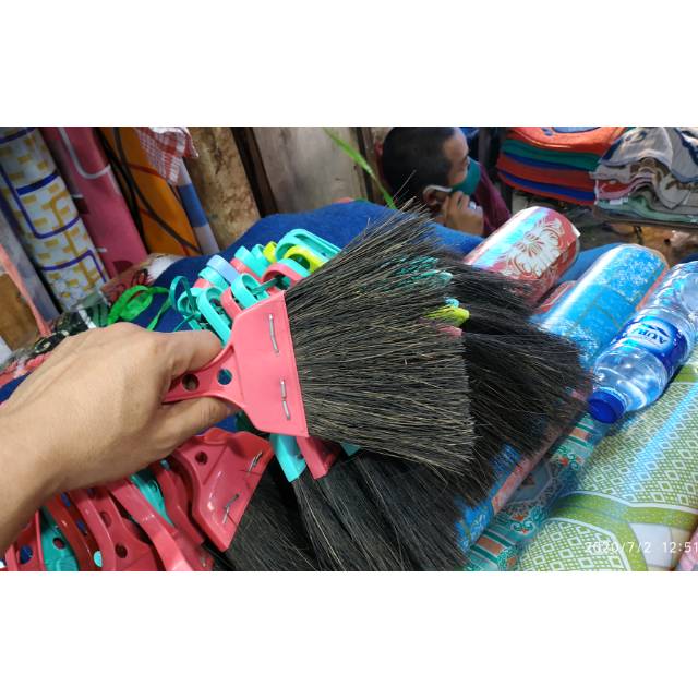 sapu kecil ijuk