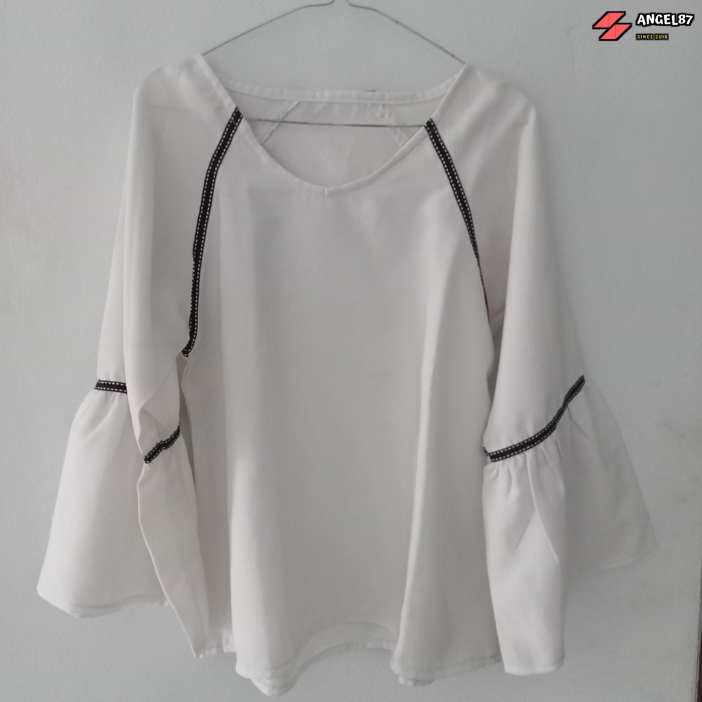 Atasan blouse wanita preloved warna putih lengan terompet tiga prempat bekas seken murah bagus