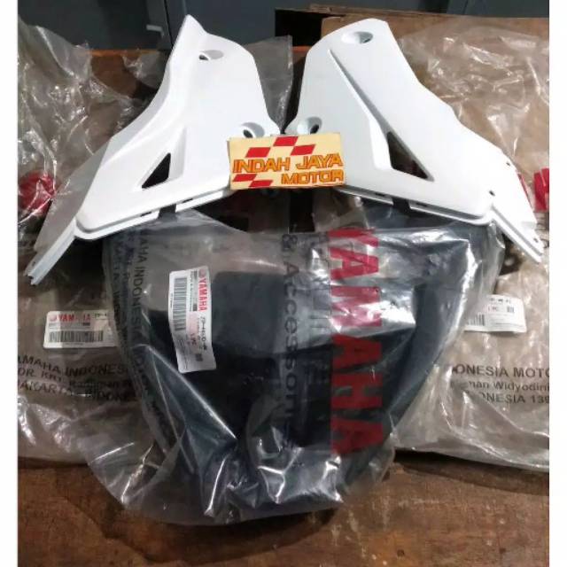 Cover mesin Vixion NVA 2015-2016 putih