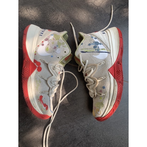 [Preloved Harga Nego] Sepatu basket Nike Kyrie 5 Bandulu Original ukuran 40 Putih