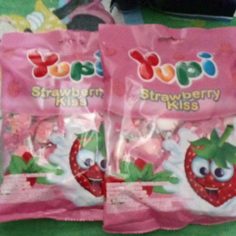 

permen jadul yupi strawberry kiss bag