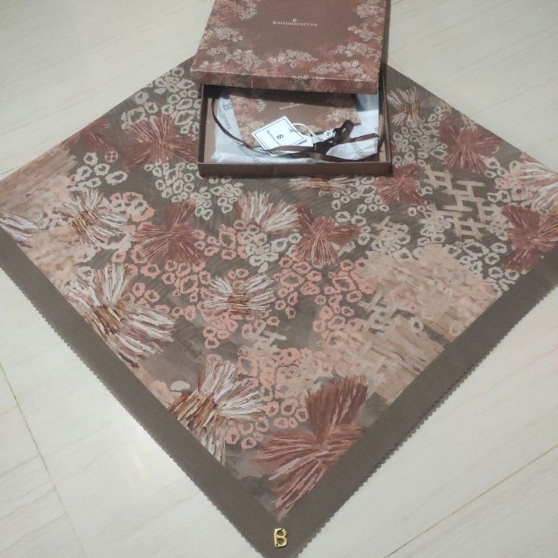 preloved buttonscarves les amities mocha