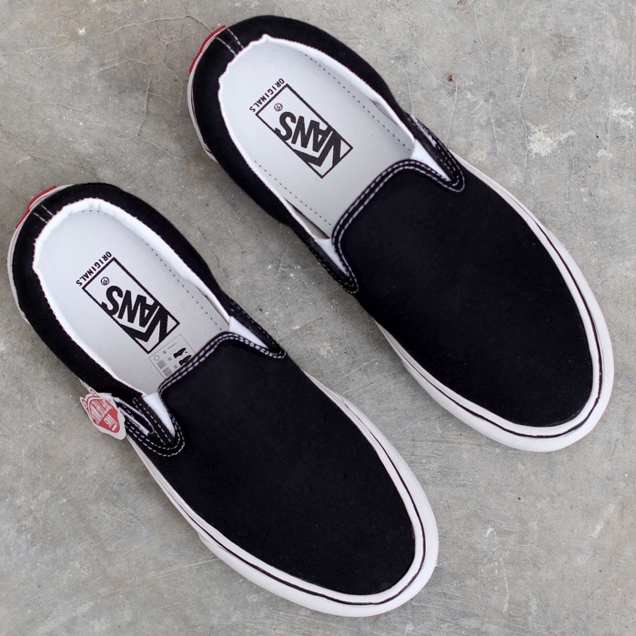 BARU SLIPON BLACK WHITE CLASIK UNISEX LIMITED EDITION