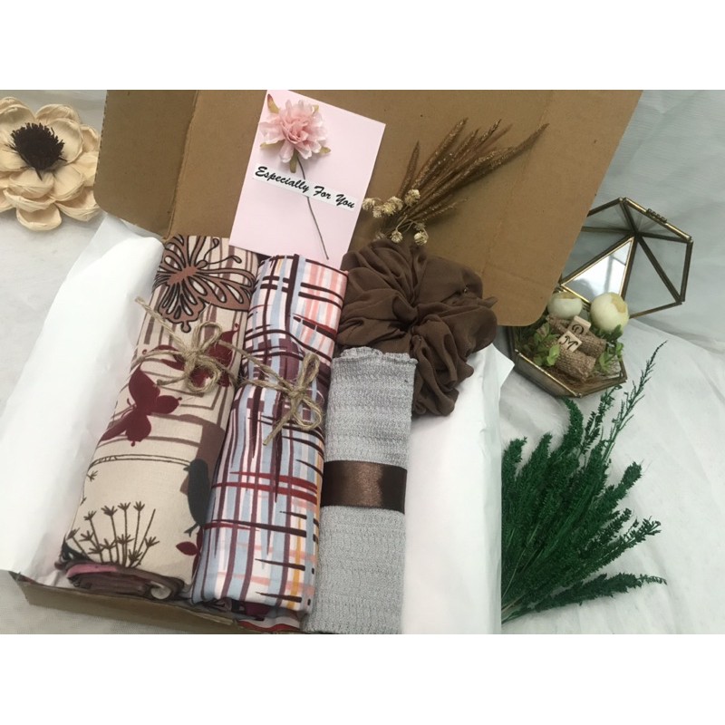 Hampers Jilbab/Hampers Pernikahan/Hamper Ulang Tahun/Kado Pernikahan/Hampers/Hampers wisuda