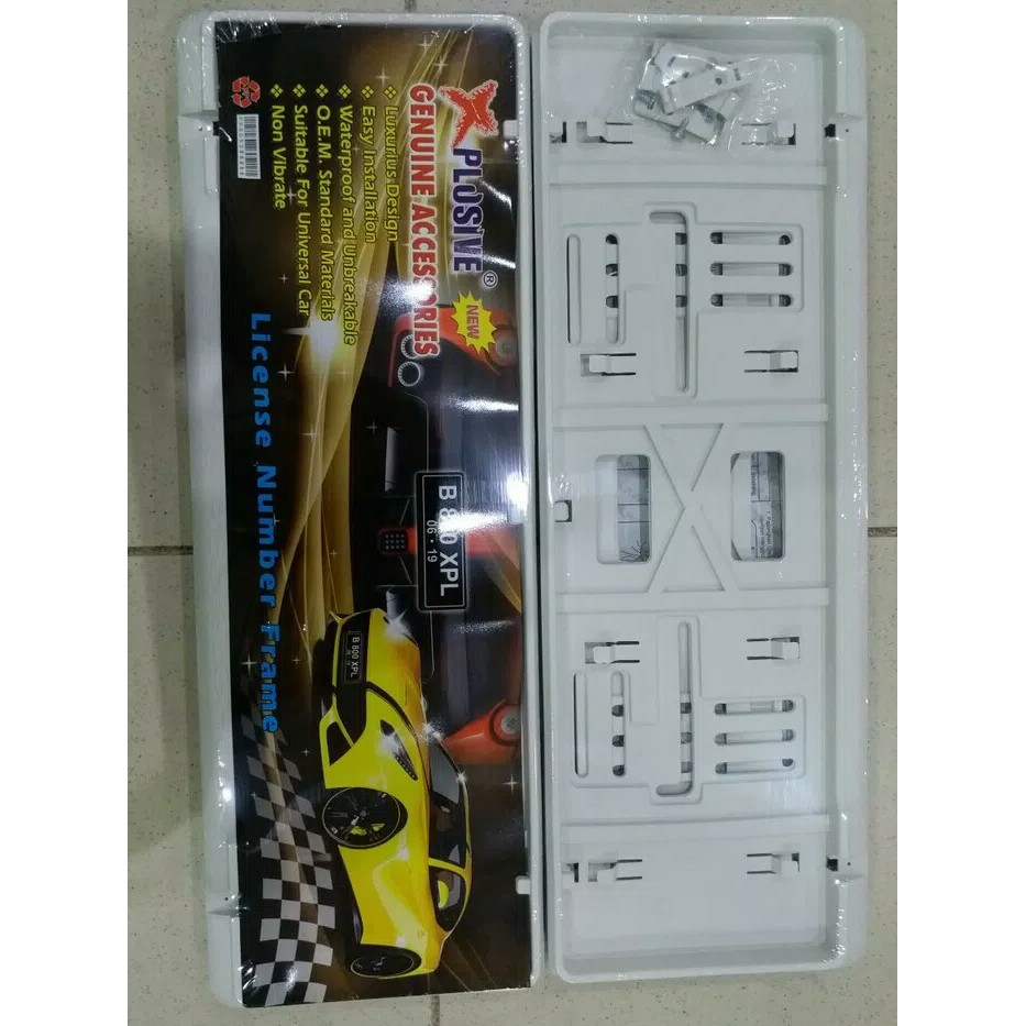 Dudukan / tatakan plat nomor mobil suzuki ertiga
