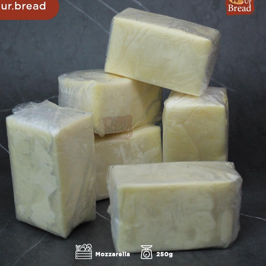 

Big Sale Keju Mozzarella / mozarela /mozzarela / mozarella topping 250gram