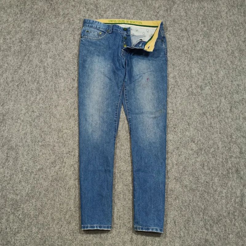 Celana straight jeans panjang pria BENETTON size 32 second