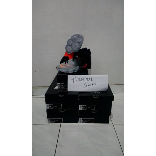 Nike Lebron XIII Wolf Grey "Patrick Johnson", original 