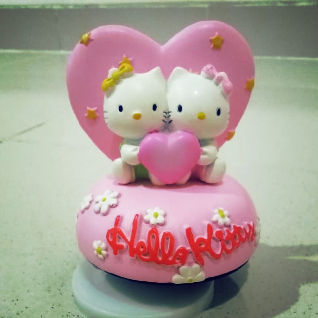 Kotak musik Hello Kitty Hati