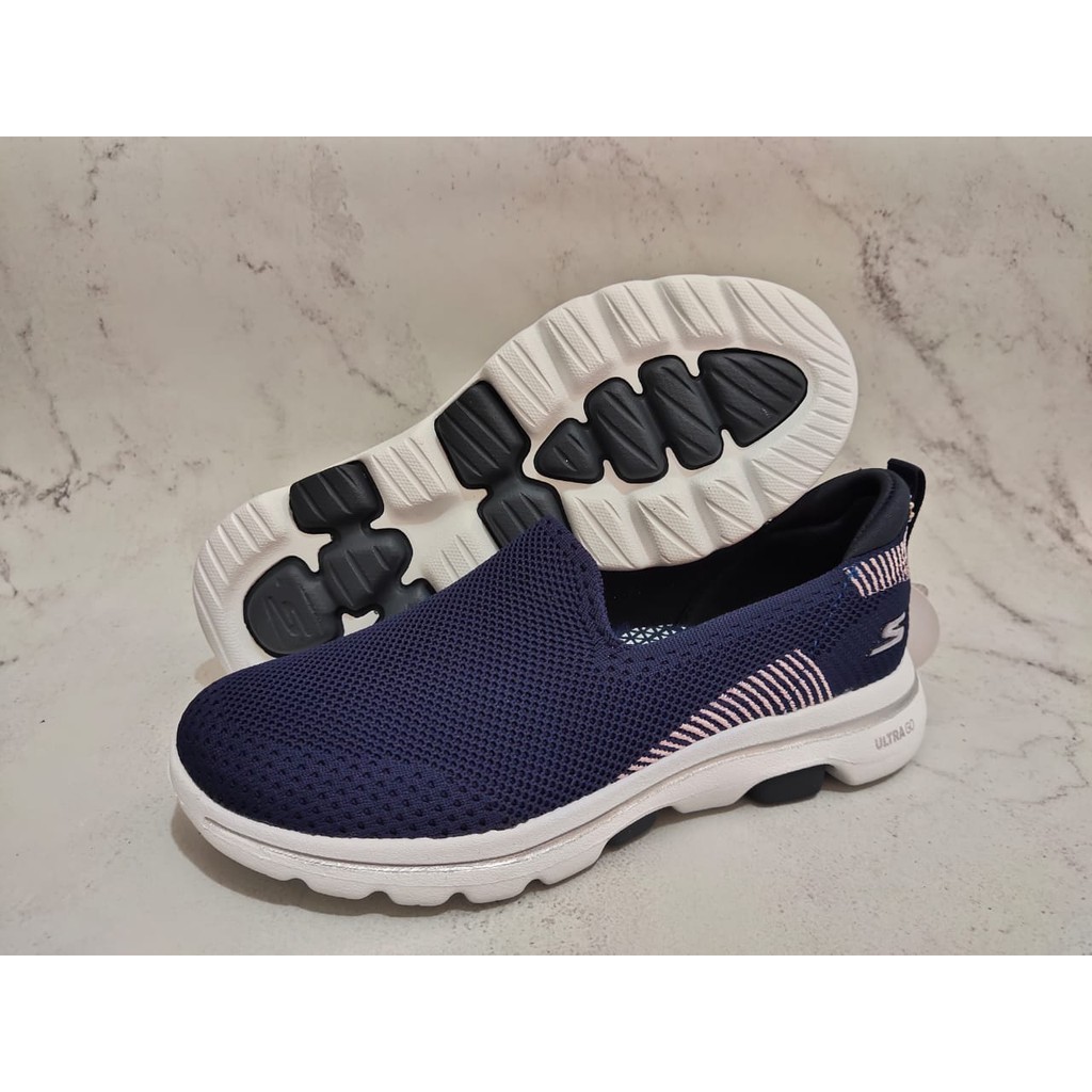 Skechers Wanita Go Walk 5 Prized Sepatu Slip On Wanita