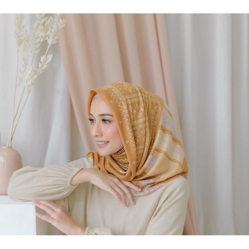 Preloved Vanilla Hijab Hujan Scarf Buttermilk