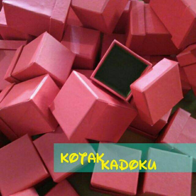 

Kotak Kado Ukuran 5x5x7 cm