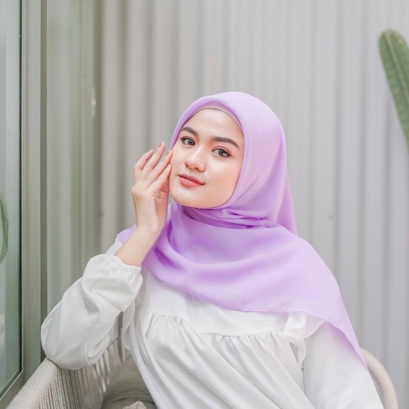 Hijab Segiempat || Bella Square Pollycotton Premium polos 115x115 || Jilbab Bella Square Polos Part 2-BELLA  LILAC