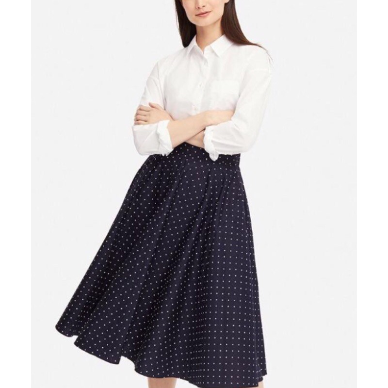 preloved uniqlo polkadot navy midi skirt