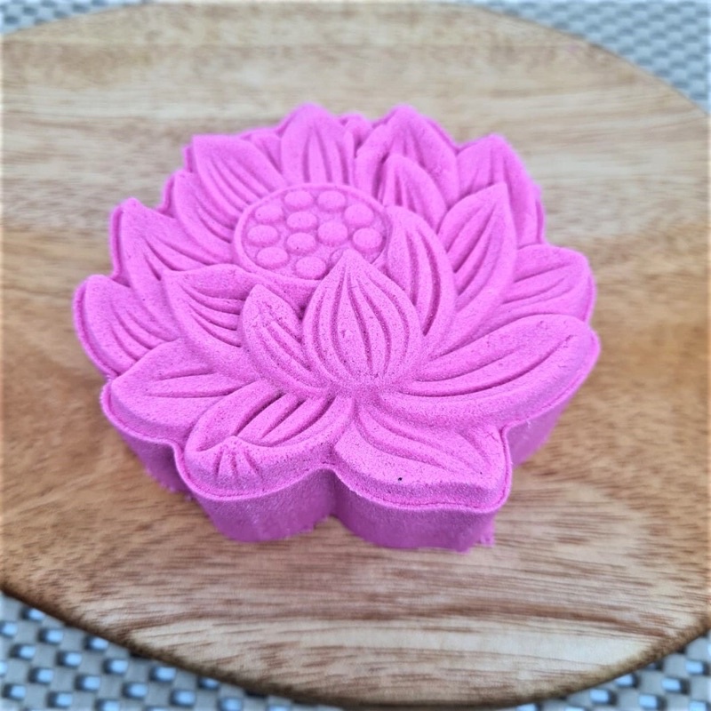 

Mooncake Press (150g) &(50g) 1PCS Mold Premium - Lotus A