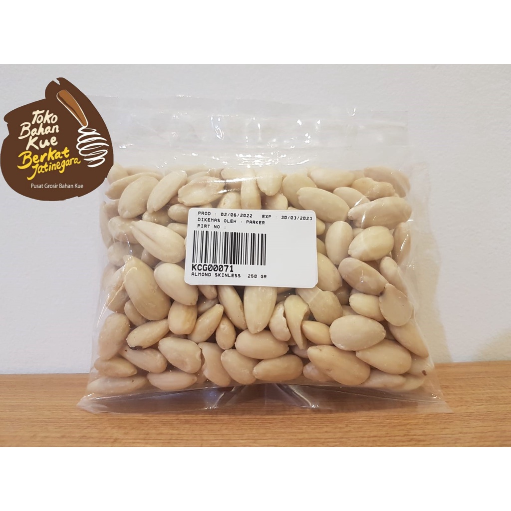 

RAW ALMOND SKINLESS / ALMOND UTUH TANPA KULIT REPACK 250 GR