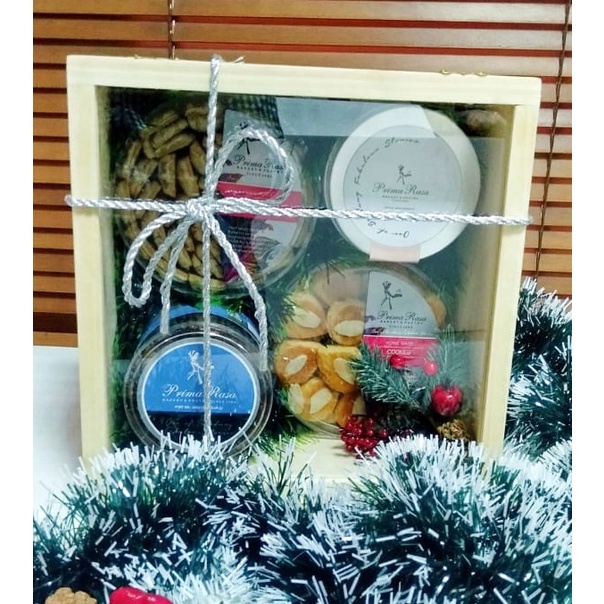 

READY CIKARANG 28 DEC 2024 - PRIMA RASA BANDUNG HAMPER F NATAL CHRISTMAS HAMPERS SALE PROMO PAKET HADIAH OLEH OLEH PACKAGE IDUL FITRI RAMADAN LEBARAN FESTIVE SEASON CNY CHINESE NEW YEAR MOONCAKE IMLEK GIFT BOX