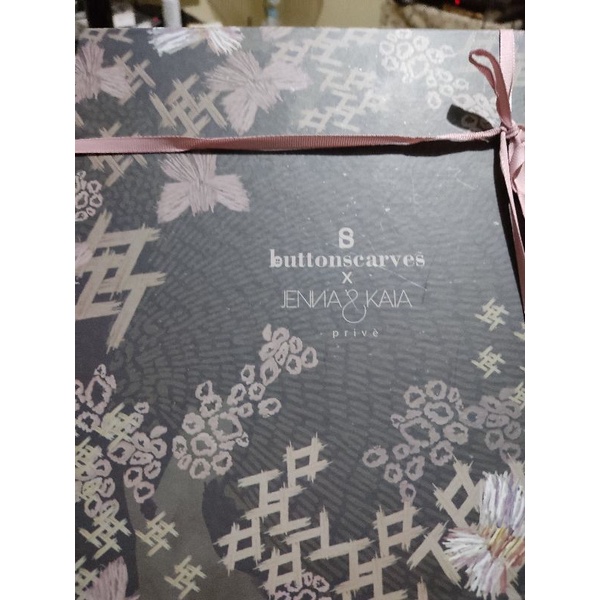 Buttonscarves Jenna Kaia Grey